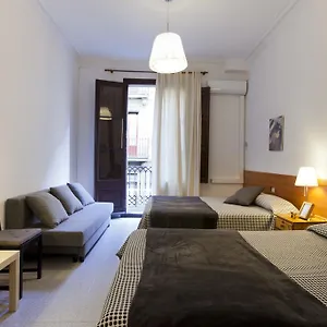 https://hostal-dragonflybcn.topbarcelonahotels.com